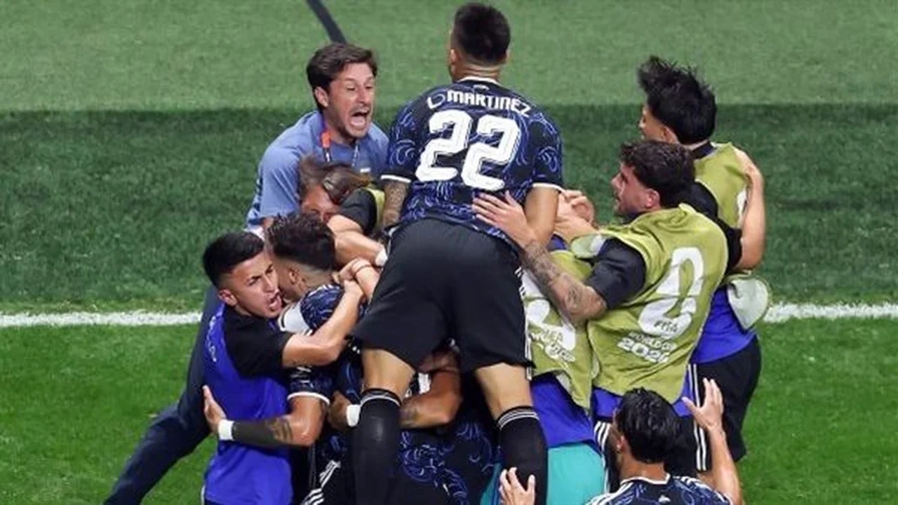 متى تنطلق مباراة نهائي كأس العالم بين إسبانيا والأرجنتين؟